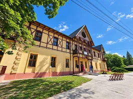 Budova DOS MÁRIA v areáli kúpeľov Číž